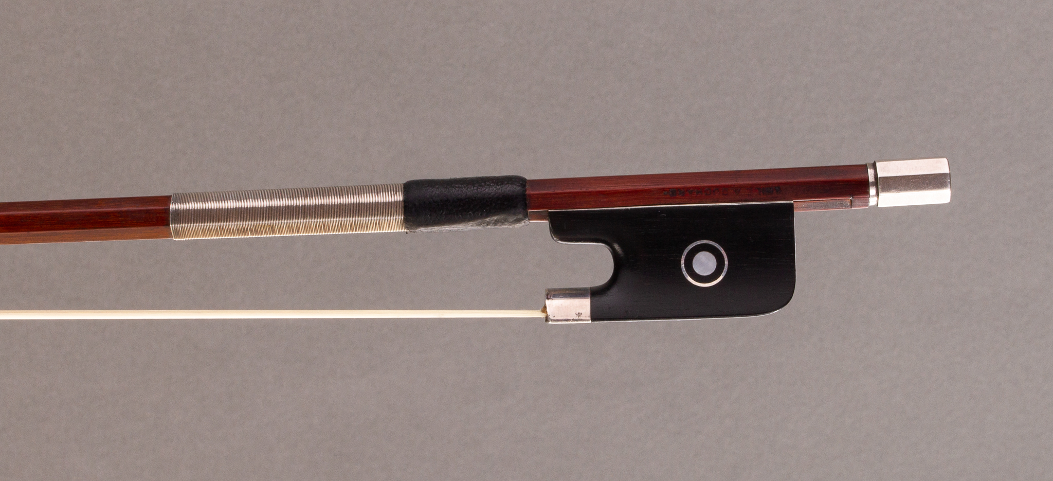 新作大得価E.A.OUCHARD stamped violin bow 4/4 　ウーシャ弓？　●剛弓●　　（62.2㌘　74.0㌢） バイオリン